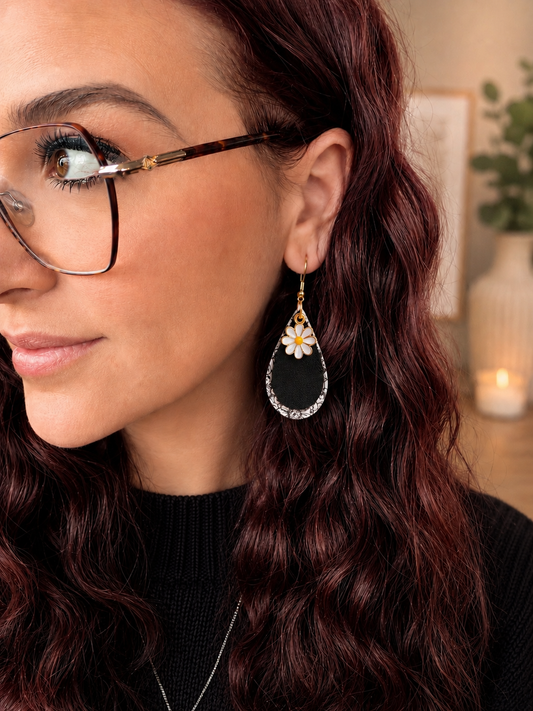 Boucles d’oreilles Marguerite Chic 🖤